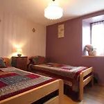 Spacieux Et Renove Avec Equipements Modernes, Terrasse Et Vaste Jardin Pres De Gevaudan Et Margeride - Fr-1-582-301 *