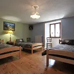 Spacieux Et Renove Avec Equipements Modernes, Terrasse Et Vaste Jardin Pres De Gevaudan Et Margeride - Fr-1-582-301 Holiday home Thoras