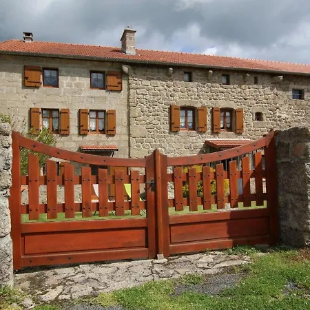Spacieux Et Renove Avec Equipements Modernes, Terrasse Et Vaste Jardin Pres De Gevaudan Et Margeride - Fr-1-582-301
