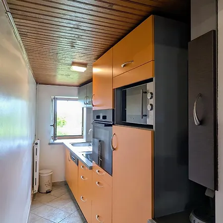 Spacieux Et Rénové Avec équipements Modernes, Terrasse Et Vaste Jardin Près De Gévaudan Et Margeride - Fr-1-582-301