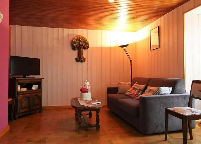 Spacieux Et Renove Avec Equipements Modernes, Terrasse Et Vaste Jardin Pres De Gevaudan Et Margeride - Fr-1-582-301 *